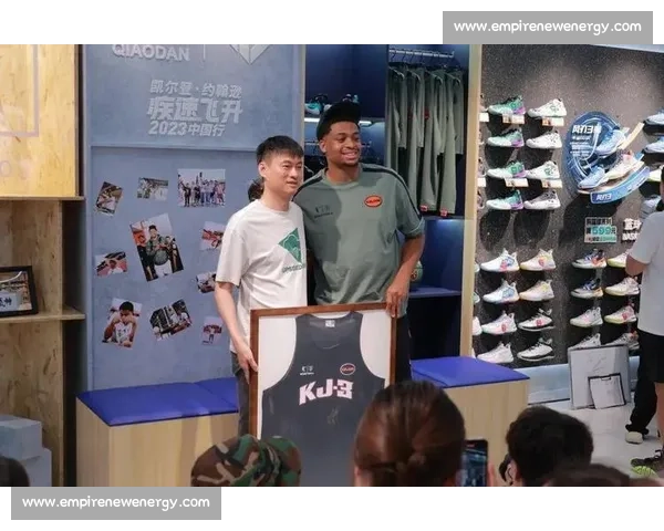 凯尔登・约翰逊中国行惊艳亮相,壮锦球衣诠释文化交融魅力 凯尔登・约翰逊中国行惊艳亮相,壮锦球衣诠释文化交融魅力
