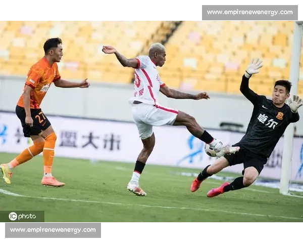 消防员门将吴雨宝：绿茵场扑救与火场逆行的双重守护