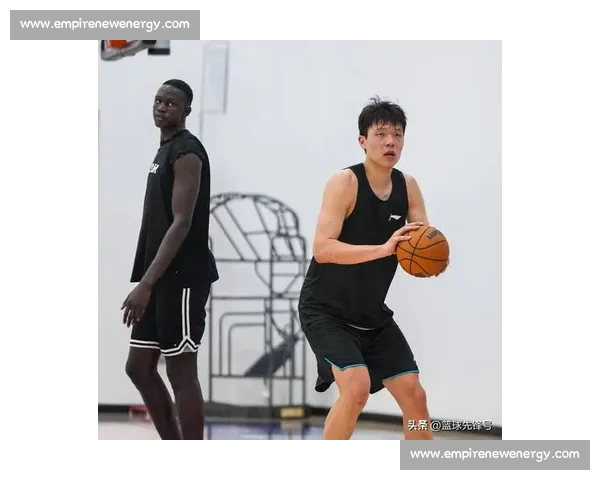 杨瀚森开拓者首日：拥抱阿夫迪亚，笑谈汉堡，16 号球衣开启新章